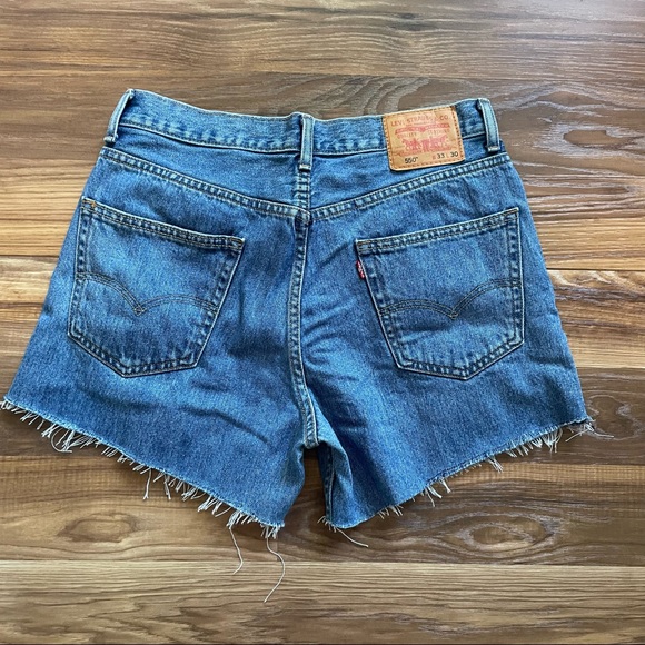 Distressed Levi’s 550 denim cutoff shorts waist 33 - Picture 2 of 12